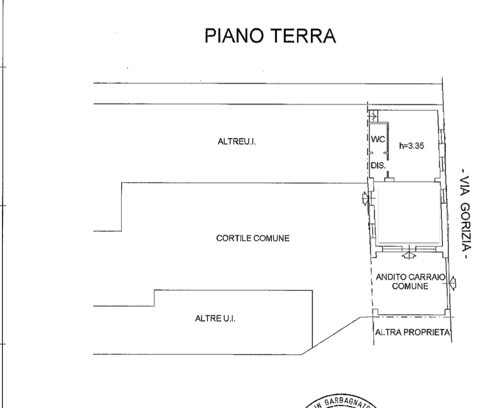 Planimetria piano terra con spazi comuni e possibili adattamenti edilizi.