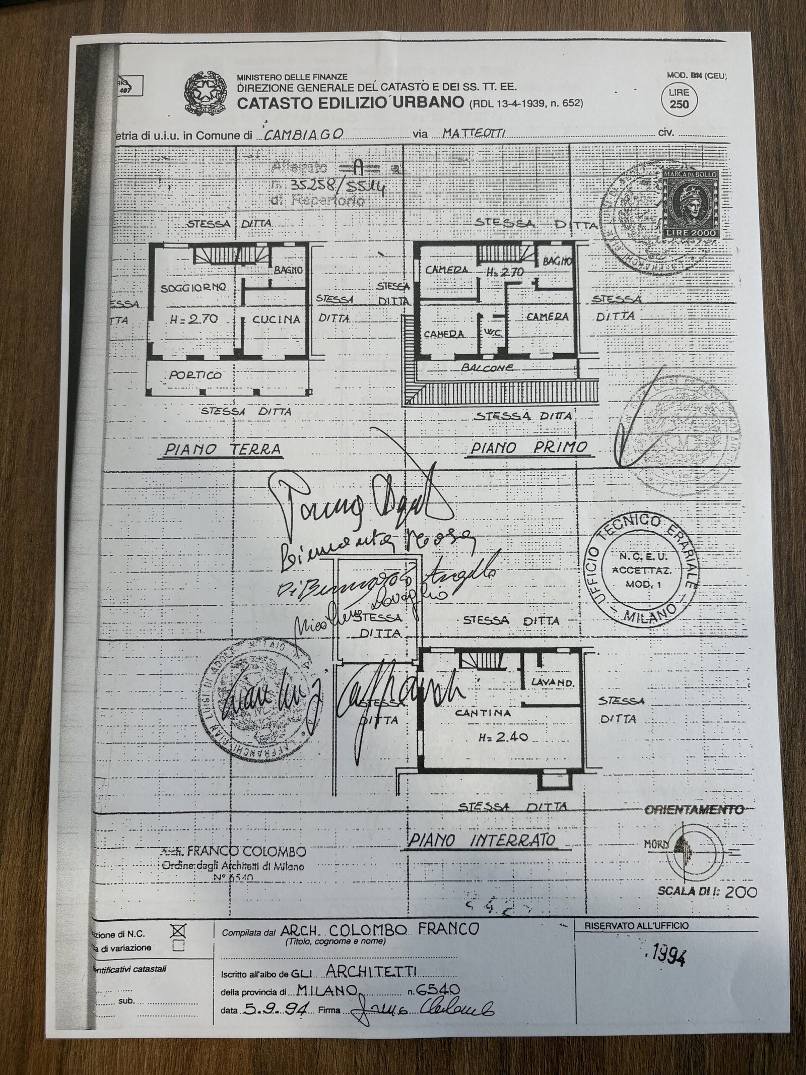 Progetto di casa con planimetria dettagliata, architettura residenziale e planimetrie di interni e esterni.