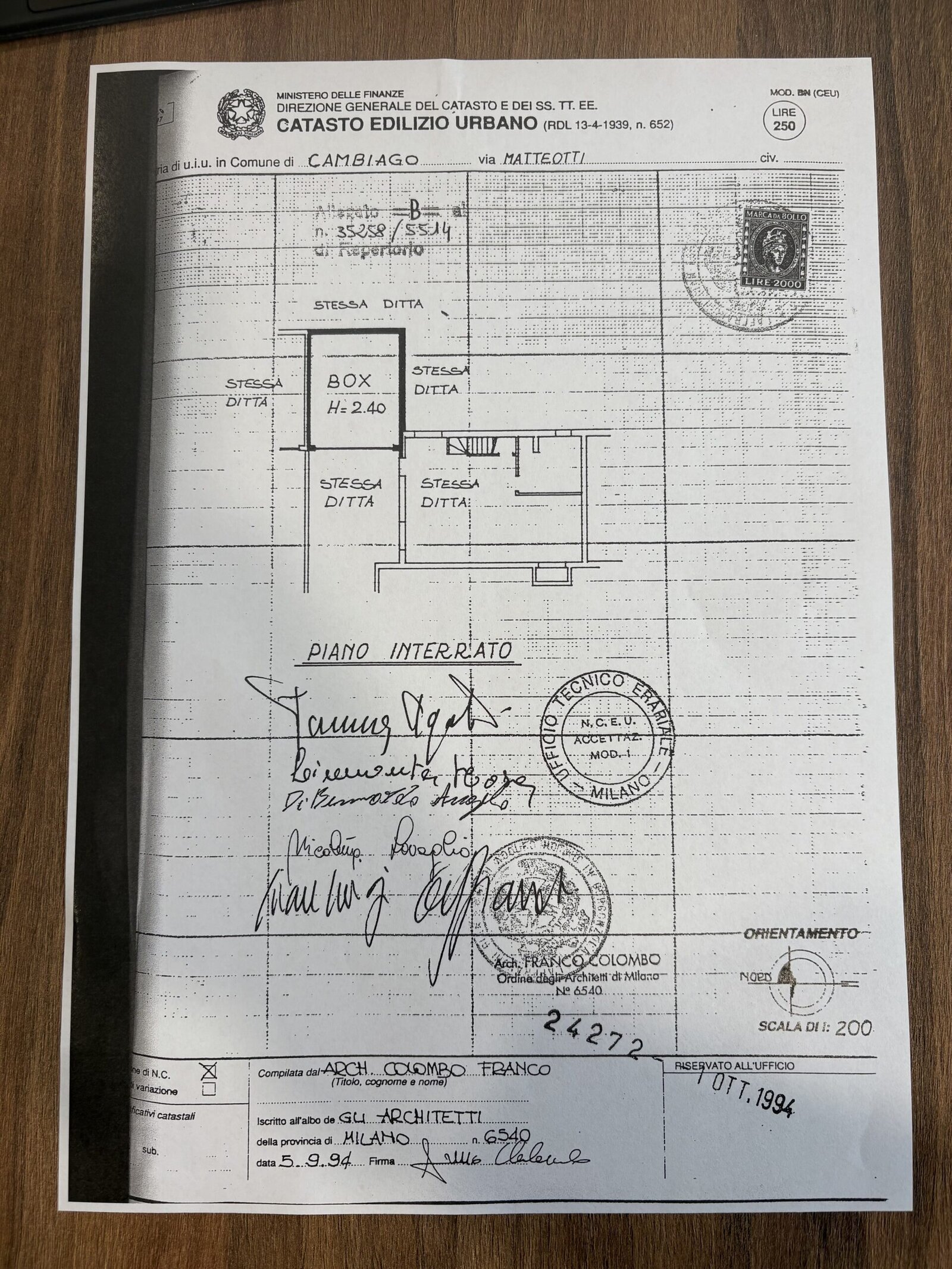 Planimetria catastale di un'abitazione ristrutturata a Milano, progetto edilizio originale con dettagli architettonici e firma dell'architetto.