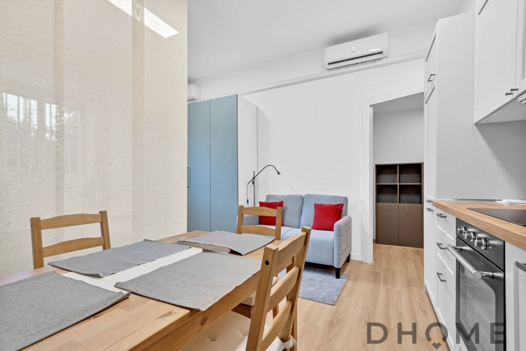 Appartamento moderno con zona pranzo e soggiorno, arredato con gusto e funzionalità. perfect per vivere in comfort.