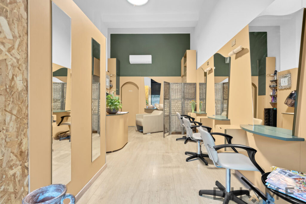 Aerografo per parrucchieri, salone di bellezza, estetica, centro estetico, barber shop, arredamento moderno, mobili per parrucchieri.