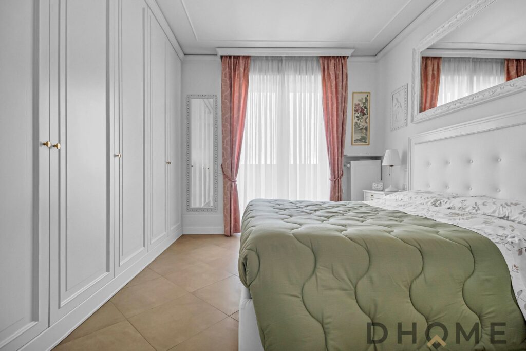 Appartamento trilocale elegante e spazioso a Giussano, finemente rifinito, con ampie finestre e arre.