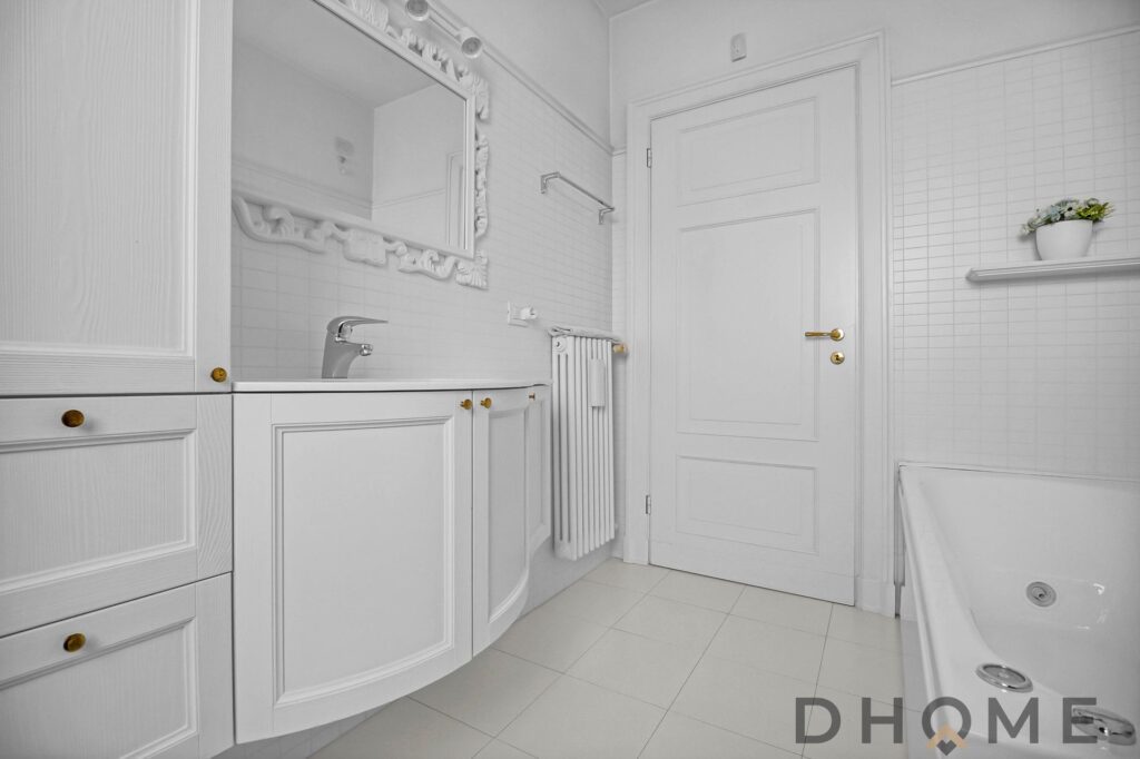 Bagno spazioso e elegante con finiture di alta qualità in Trilocale Giussano.