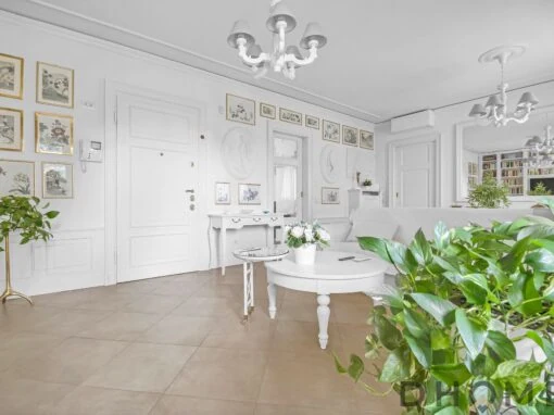 Ampio trilocale finemente rifinito in vendita a Giussano, ideale per famiglie che cercano comfort e.