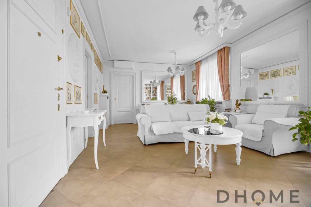 Ampio trilocale finemente rifinito in vendita a Giussano, con arredi di qualità e ambienti luminosi.