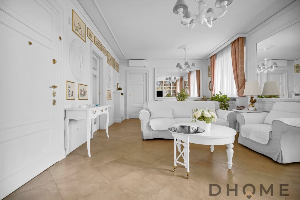 Ampio trilocale in vendita a Giussano, finemente rifinito, con soggiorno luminoso e arredi eleganti.