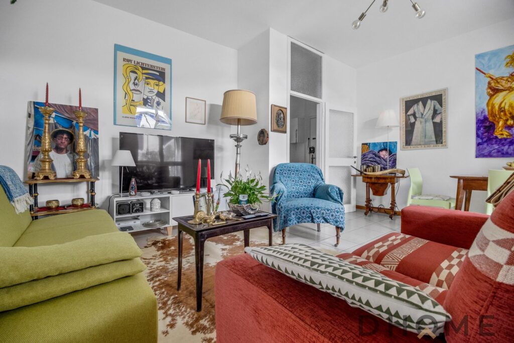 Appartamento luminoso e spazioso a Como, zona strategica, ideale per vivere in comfort e stile.