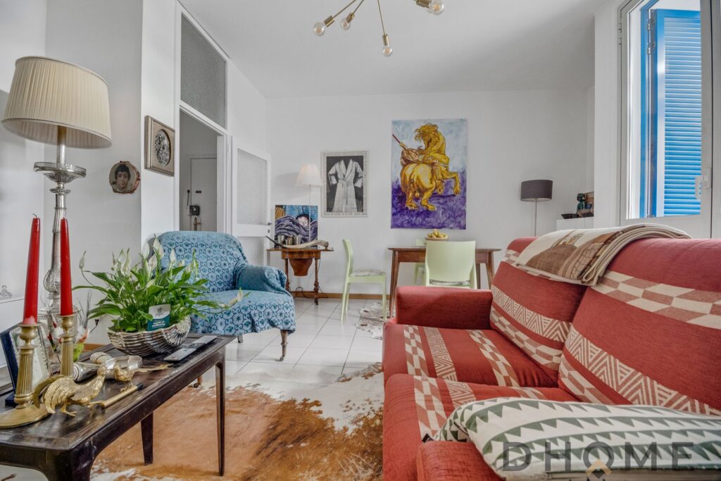 Appartamento luminoso in vendita a Como, zona centrale e ben servita.