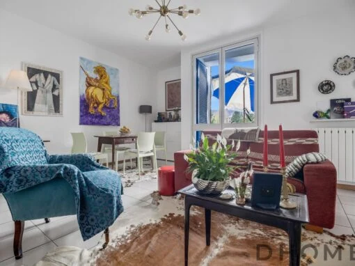 Trilocale luminoso in vendita a Como, zona centrale e ben servita, ideale per vivere in comfort e st.