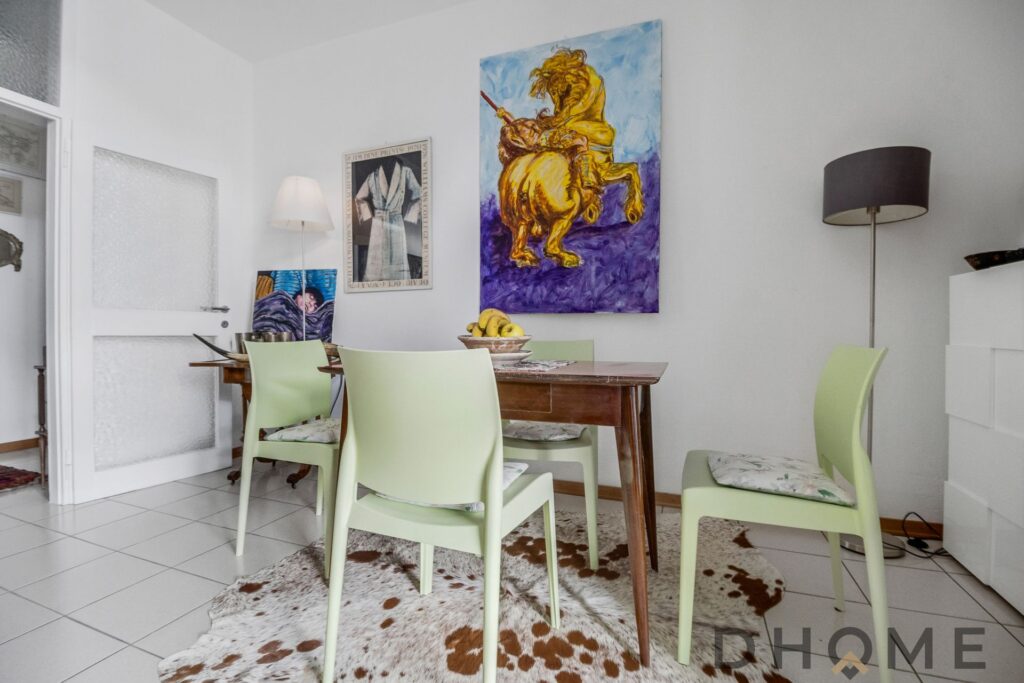 Appartamento luminoso con soggiorno e zona pranzo, ideale per vivere a Como.