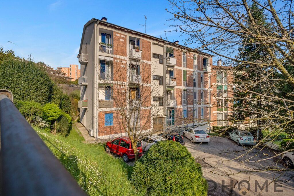 Appartamento luminoso in vendita a Como, zona centrale e ben servita. Ideale per investimento o resi.