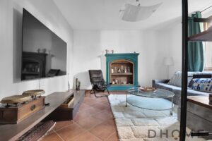 Appartamento bilocale con soggiorno e giardino privato in vendita a Margno, senza spese condominiali.