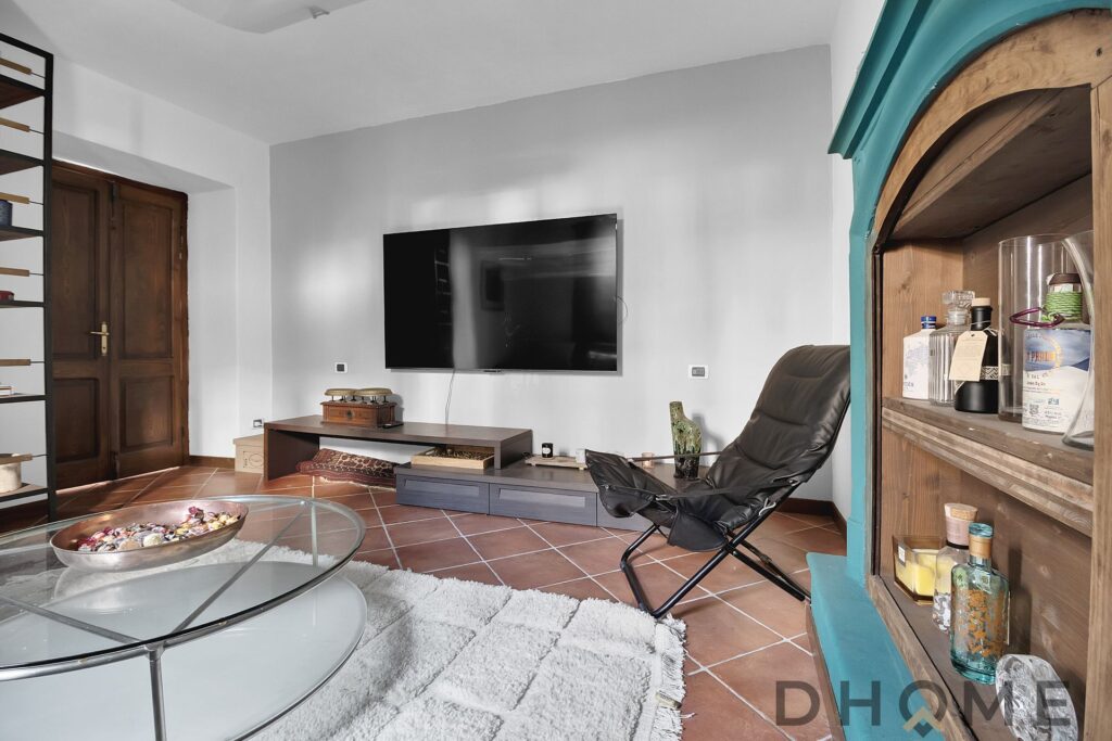 Appartamento bilocale con giardino privato, ideale per relax e comfort.