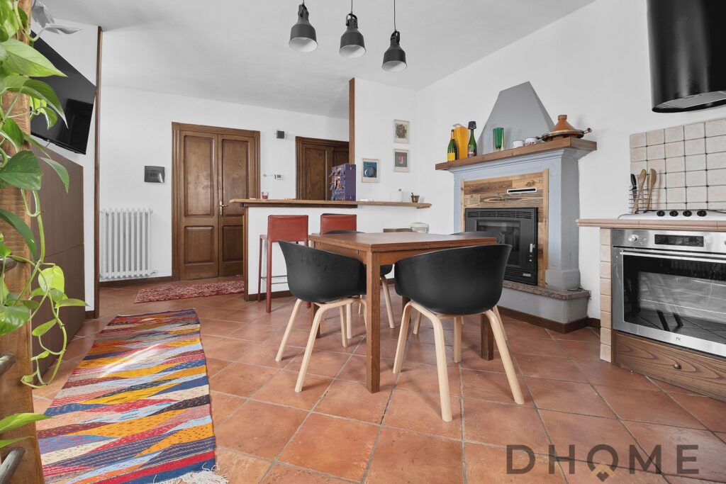 Appartamento bilocale con giardino privato a Margno, ideale per relax e privacy, senza spese condomi.