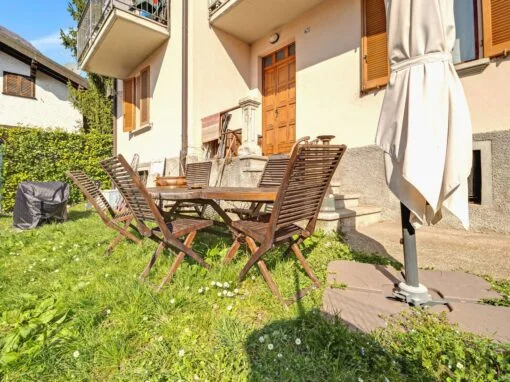 Casa con giardino privato a Margno, senza spese condominiali.