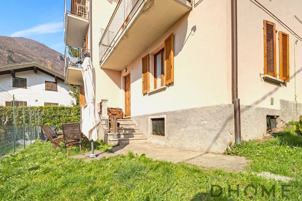 Bilocale con giardino privato a Margno, ideale per relax e privacy.