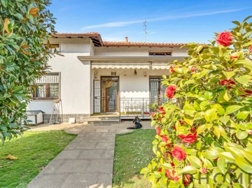 Villa singola in vendita a Madone, casa con giardino e spazio esterno, ideale per famiglie.