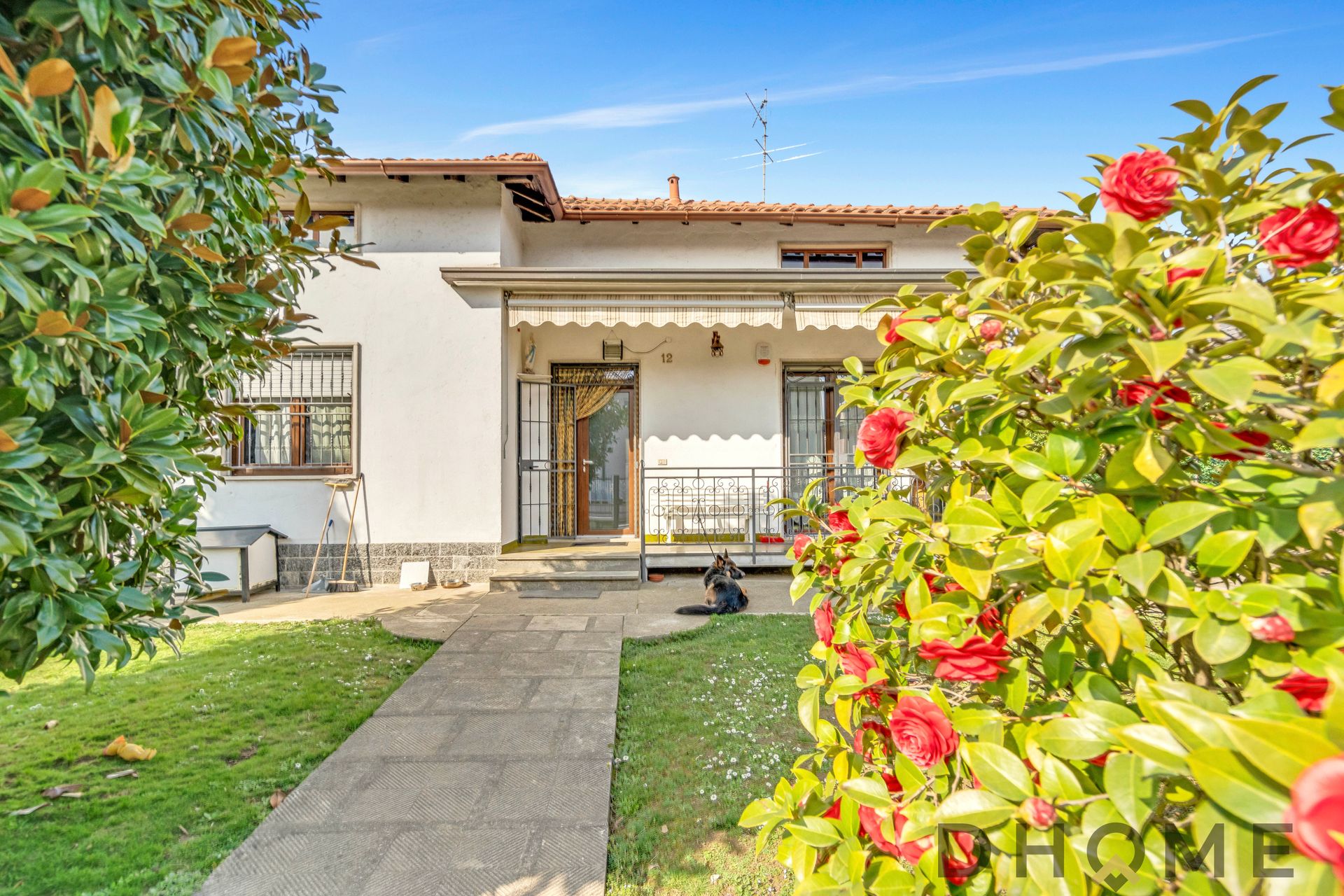 Villa singola in vendita a Madone, casa con giardino e spazio esterno, ideale per famiglie.