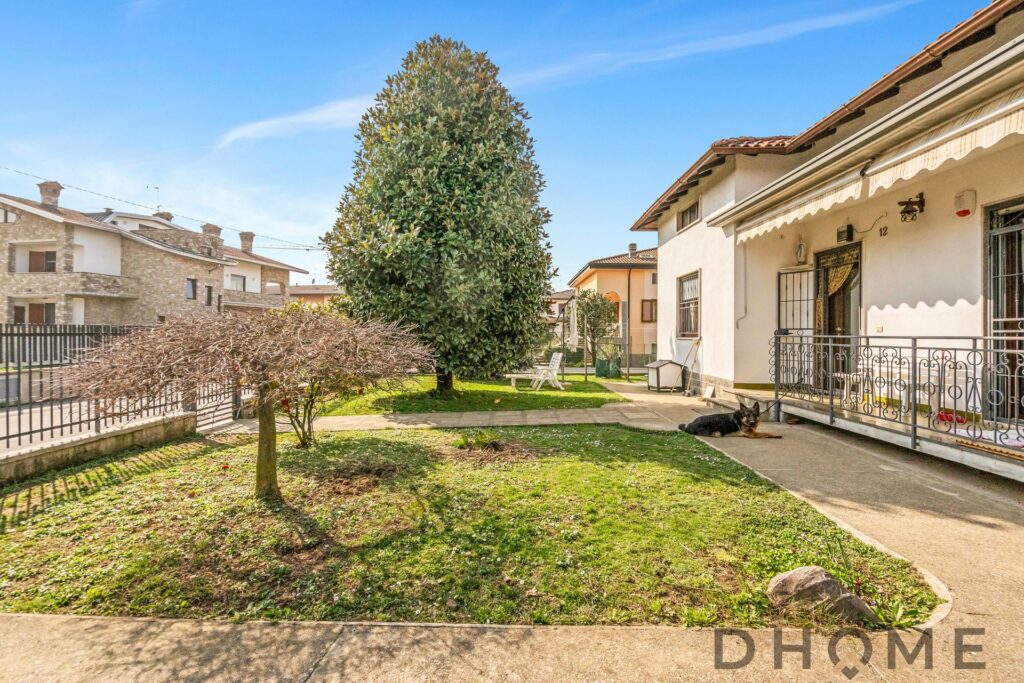 Villa singola in vendita con ampio giardino e spazio esterno a Madone. Ideale per famiglie che cerca.