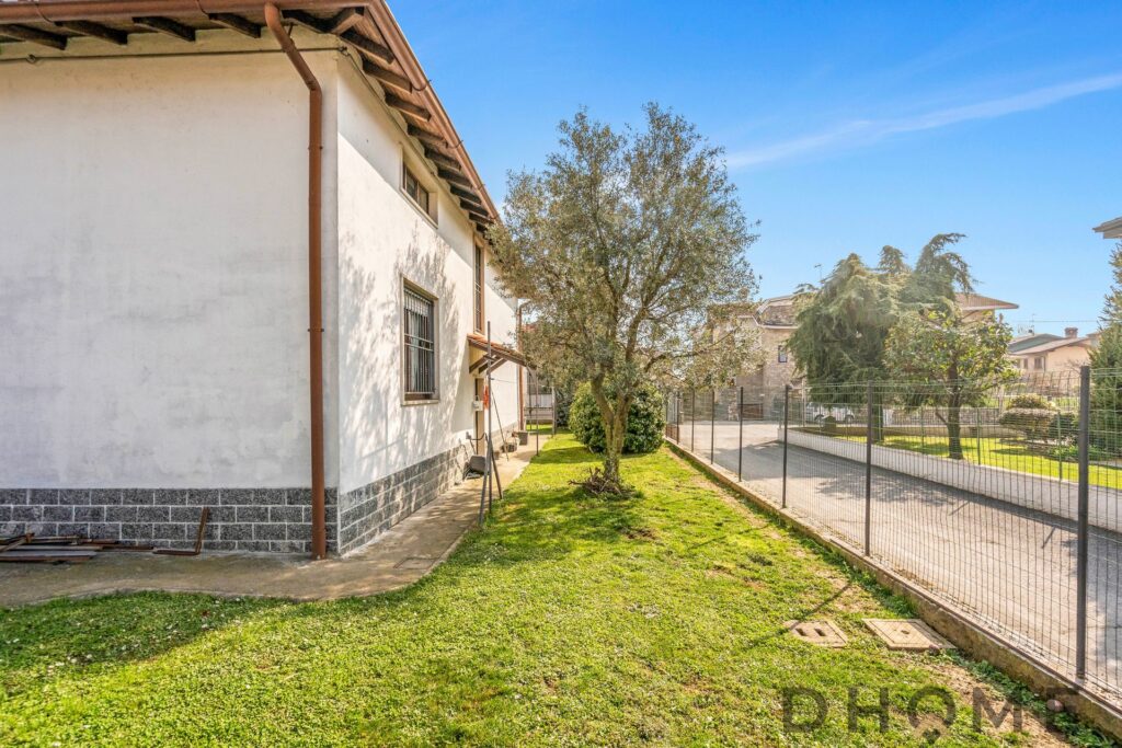 Villa singola con giardino a Madone, ottima opportunità immobiliare.