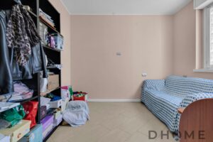 Appartamento trilocale in vendita a Pessano Con Bornago, con giardino privato e box auto incluso.