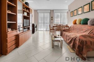 Appartamento in vendita a Pessano Con Bornago, con soggiorno spazioso, cucina, e accesso al giardino.