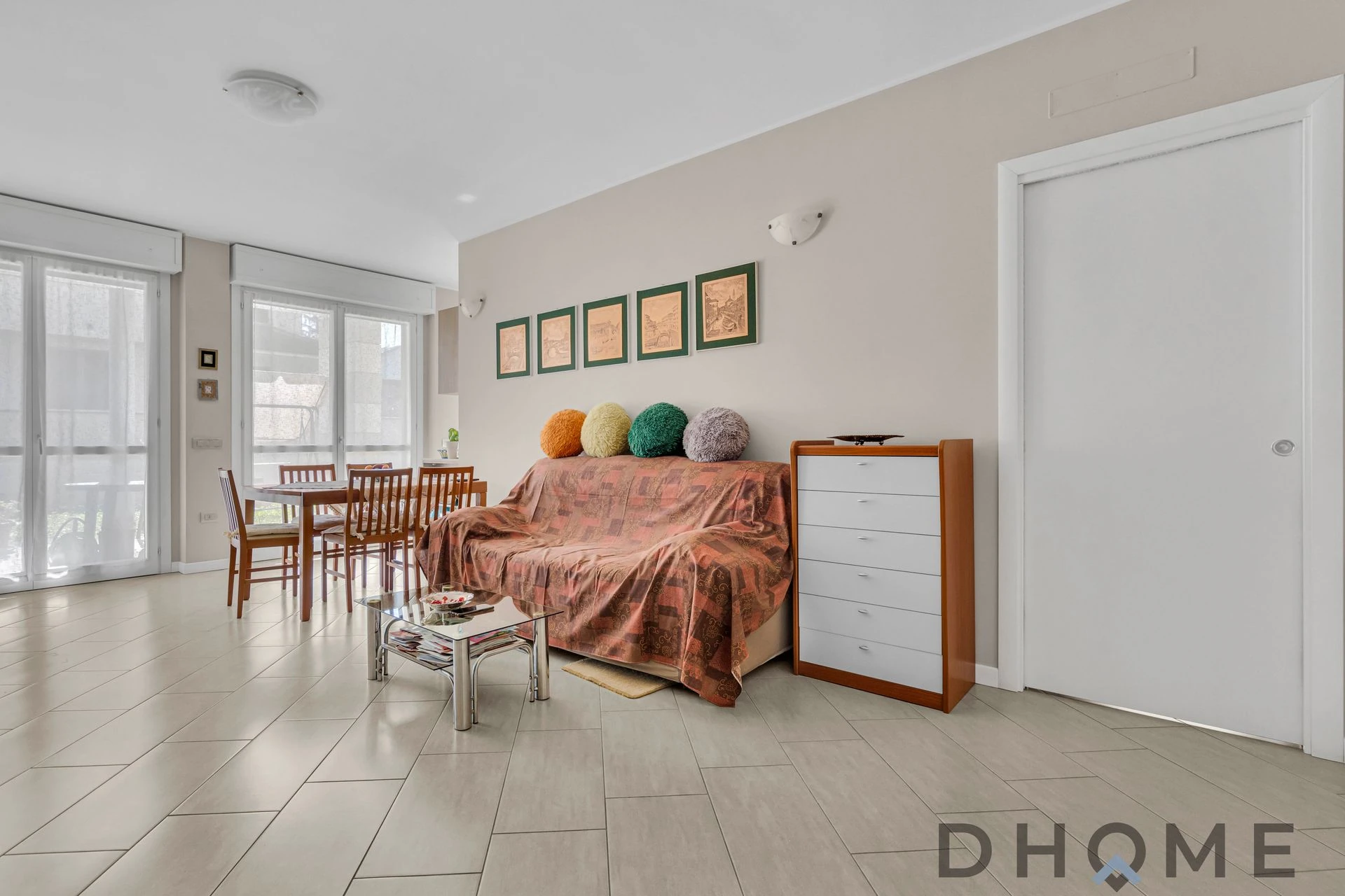 Appartamento trilocale in vendita a Pessano Con Bornago, con giardino privato e box auto incluso.