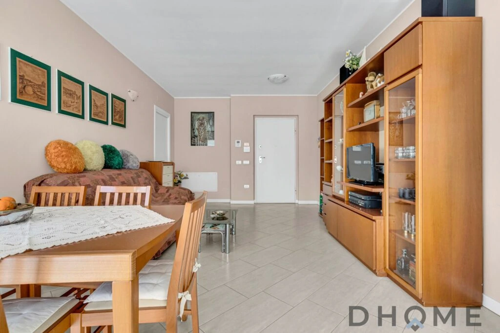 Appartamento trilocale in vendita a Pessano Con Bornago, con giardino privato e box auto incluso. Sp.