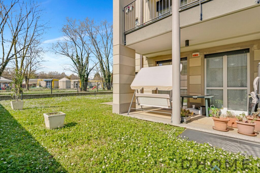 Trilocale in recente costruzione con giardino privato e box auto a Pessano Con Bornago.