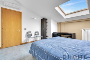 Appartamento bilocale in affitto a Maciachini, ultimo piano con vista, in perfette condizioni.