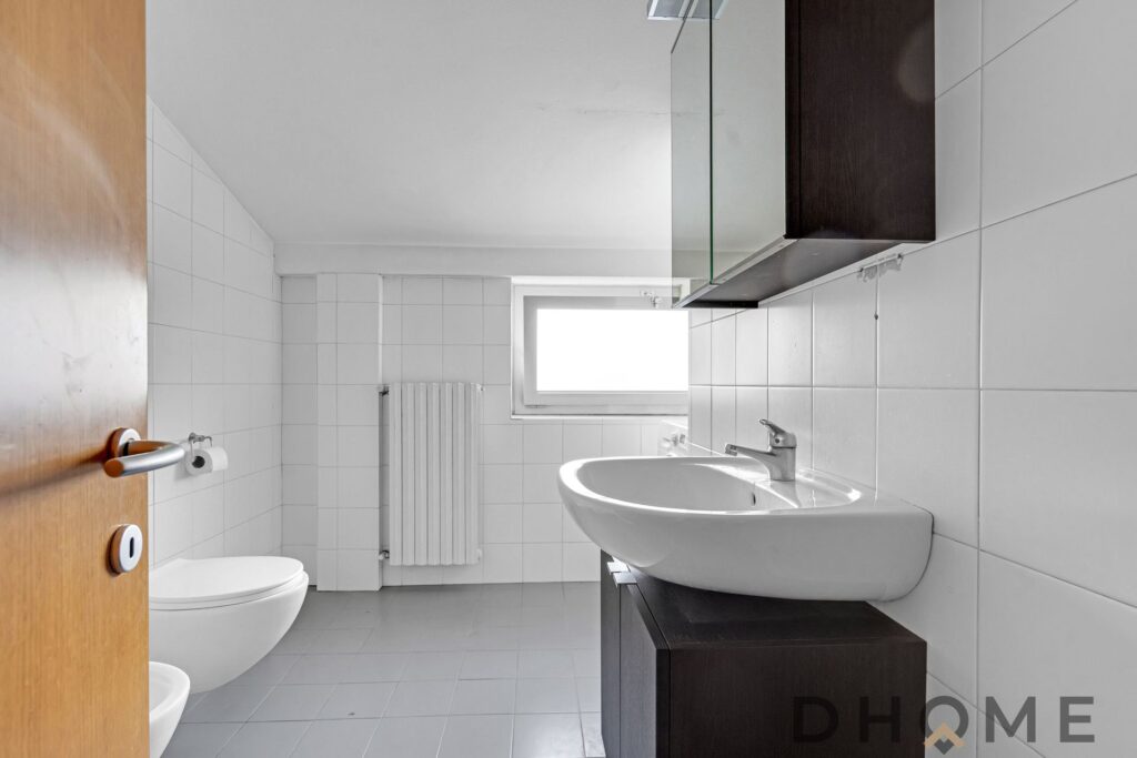 Appartamento bilocale in affitto a Maciachini, ultimo piano, in ottime condizioni, ideale per studen.