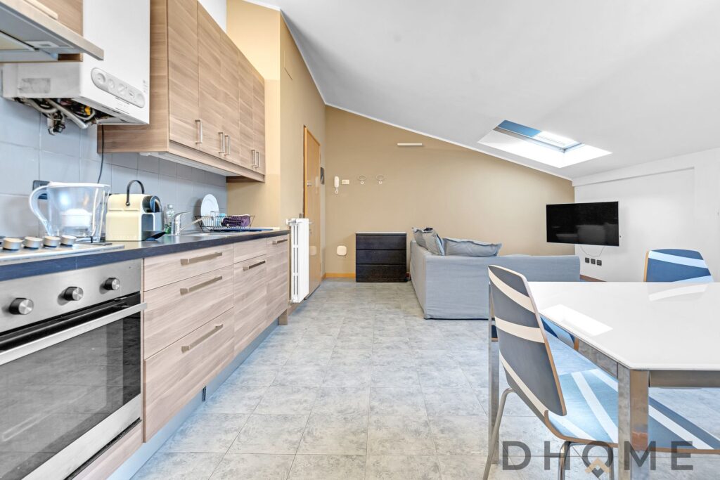 Appartamento bilocale in affitto a Maciachini, ultimo piano, in condizioni perfette, con soggiorno e.