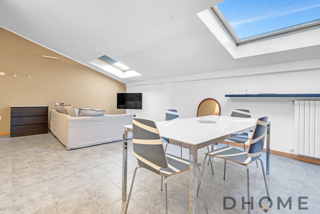 Appartamento in affitto a Maciachini, ultimo piano, con soggiorno luminoso e arredi moderni.