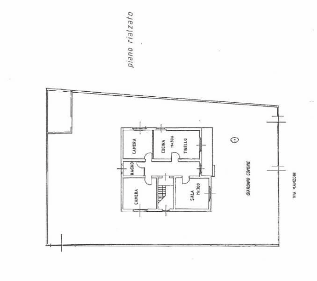 Planimetria di una villa singola in vendita a Madone, con camere, cucina, soggiorno e giardino spazi.
