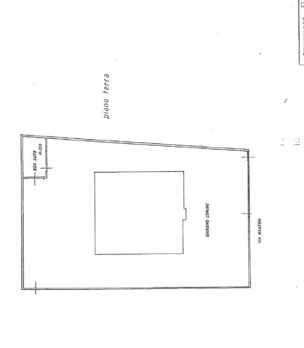 Villa singola in vendita a Madone con ampio terreno e progetto edilizio.