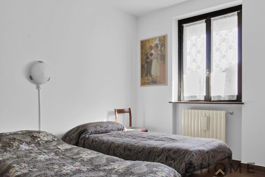 Camera da letto doppia in appartamento indipendente a Primaluna.