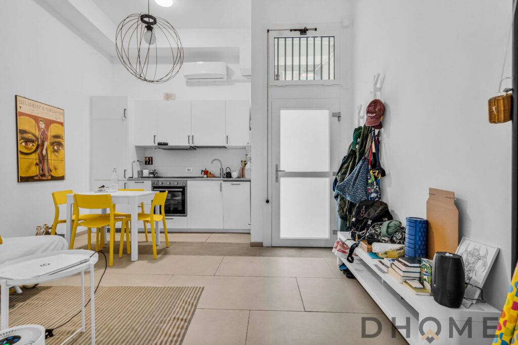 Interno di bilocale ristrutturato a Sesto San Giovanni, zona centrale e ben servita.