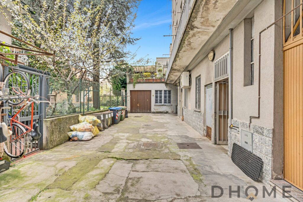 Spazio esterno di un bilocale ristrutturato a Sesto San Giovanni.