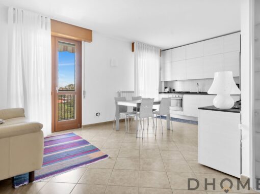 Nuda proprietà trilocale luminoso con terrazzo, box e cantina.