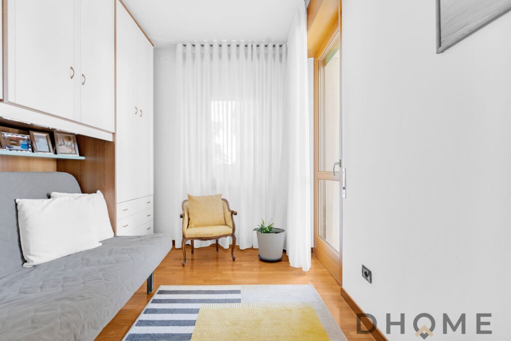 Appartamento luminoso con terrazzo, box e cantina.