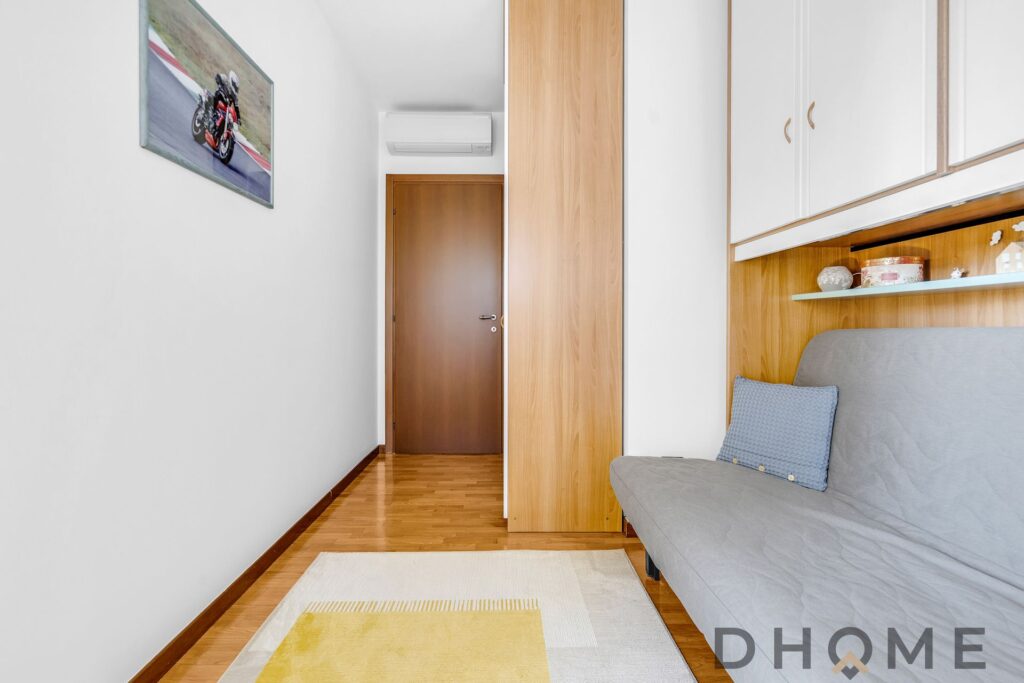 Nuda proprietà in vendita a Via Cusago 67, trilocale luminoso con terrazzo, box auto e cantina inclu.