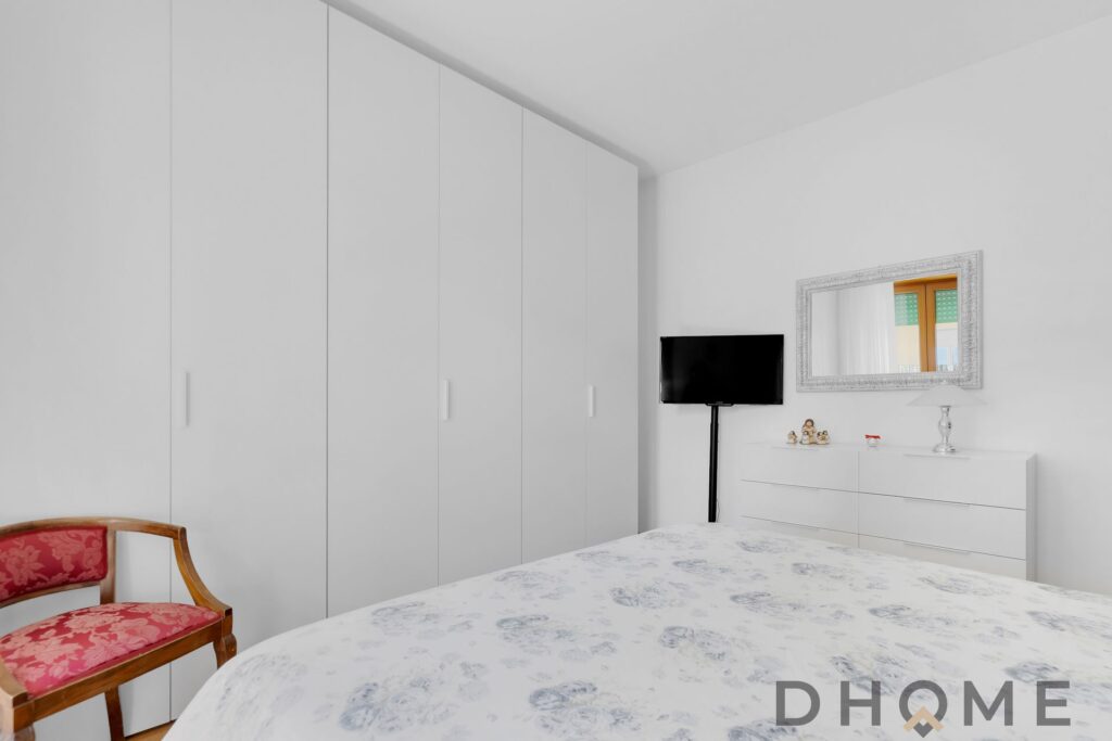 Nuda proprietà trilocale luminoso con terrazzo, box e cantina.