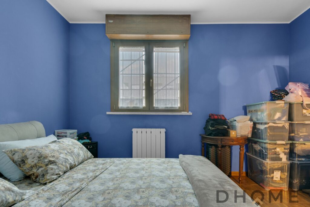 Appartamento di 4 locali con balcone e box in vendita a Milano, zona centrale, ideale per famiglie.